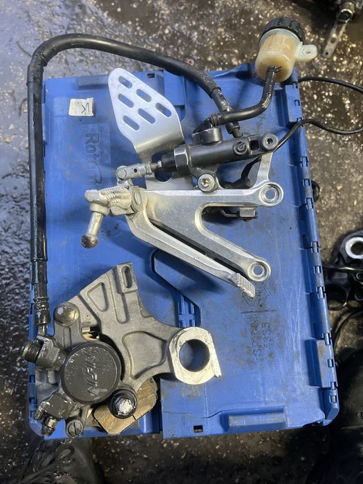 Yamaha r6 03-05 set prawy pompa zacisk