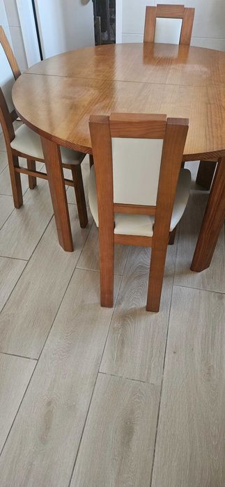 Mesa extensível  em Cerejeira com 5 cadeiras