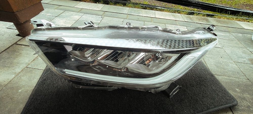 TOYOTA YARIS 4 IV Lampa Prawa Przód Full Led EUK0-8