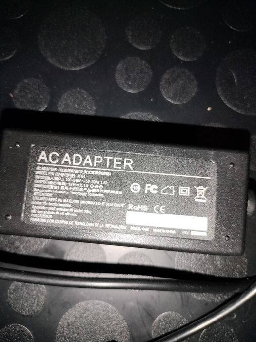 Carregador de portátil 
Pode servir para outros aparelhos 
Ver fotos