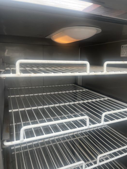 Sprzedam szafę chłodniczą.