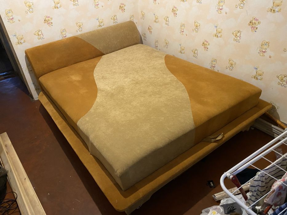 Кровать двухспальная, мебель для дома