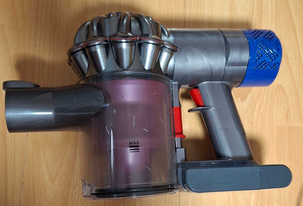 Odkurzacz Dyson V6, zestaw + 3 akumulatory