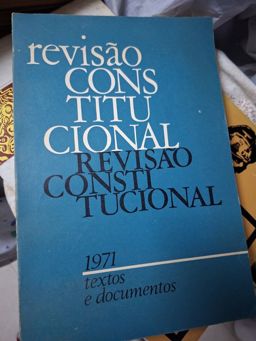Livros de Direito e Constituições a 5 euros cada