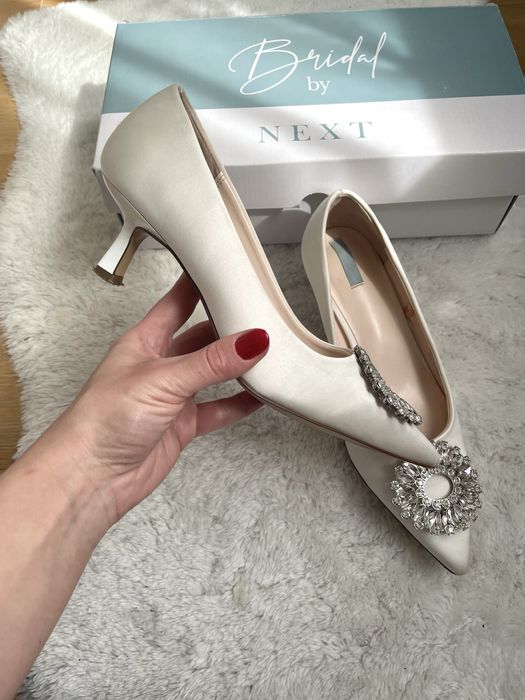Biale satynowe buty slubne NEXT, niski obcas 5 cm, panieński