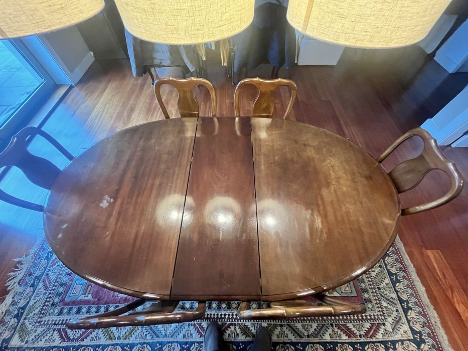 Mesa de jantar clássica extensível em madeira + 6 cadeiras