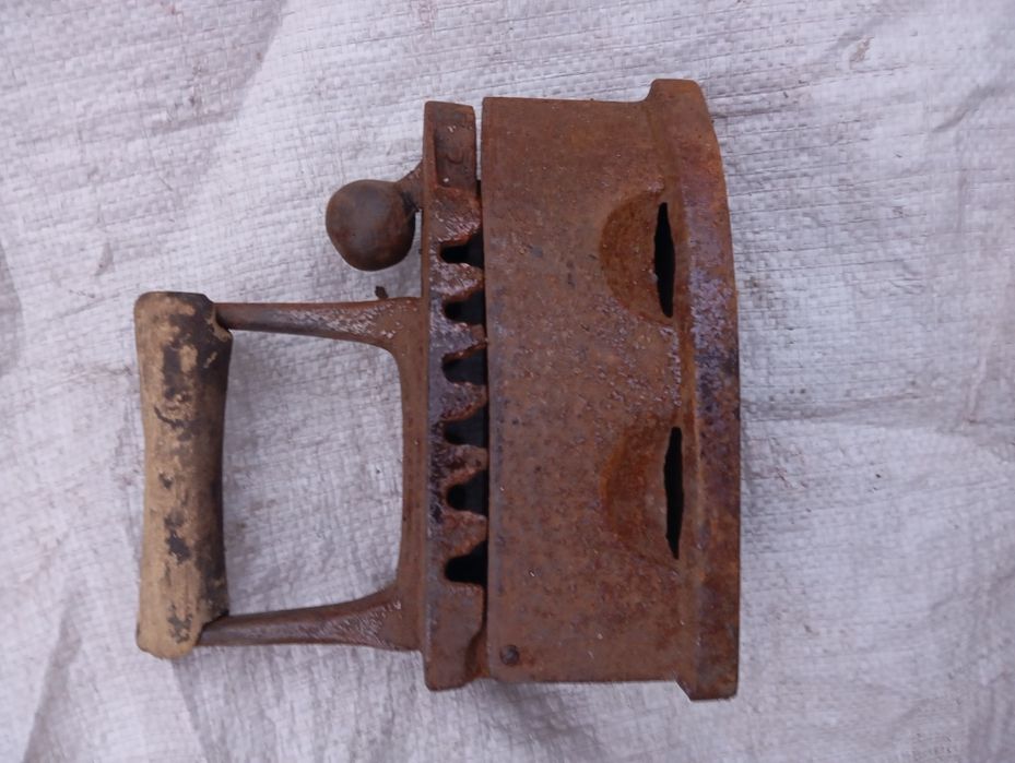 Утюг угольный под реставрацию.