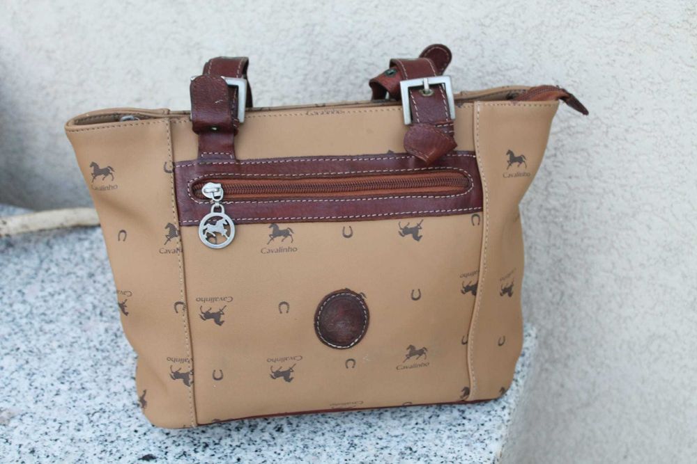 Mala Cavalinho de senhora em ótimo estado