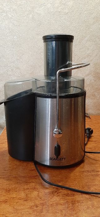 Соковижималка SCARLETT  SC-019
