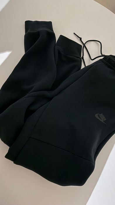 Dres Nike Tech Fleece – Bluza M / Spodnie S – Stan Idealny, Czarny