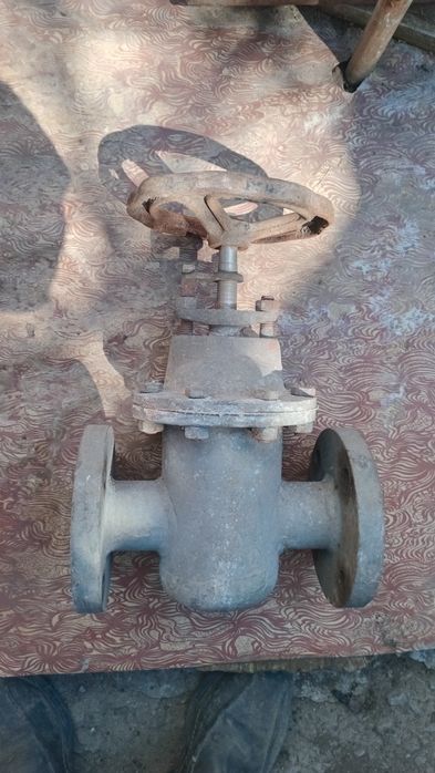 Продам Задвижку  ДУ-100