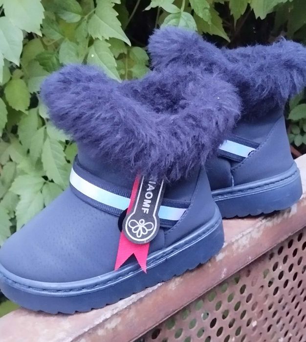 Дитяче взуття . Взуття для дівчинки