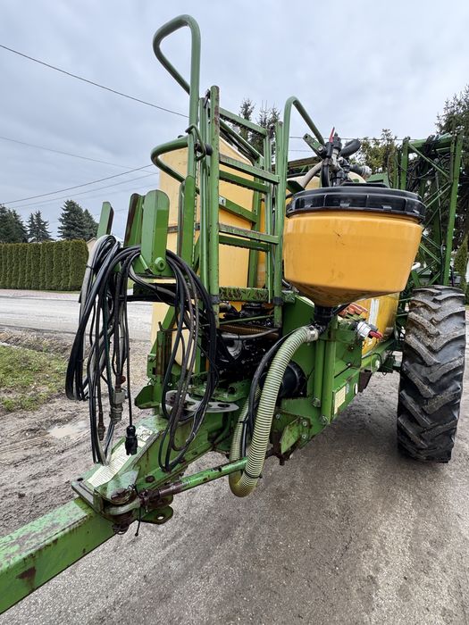 W ofercie  opryskiwacz Amazone UG 3000. Belka 24m