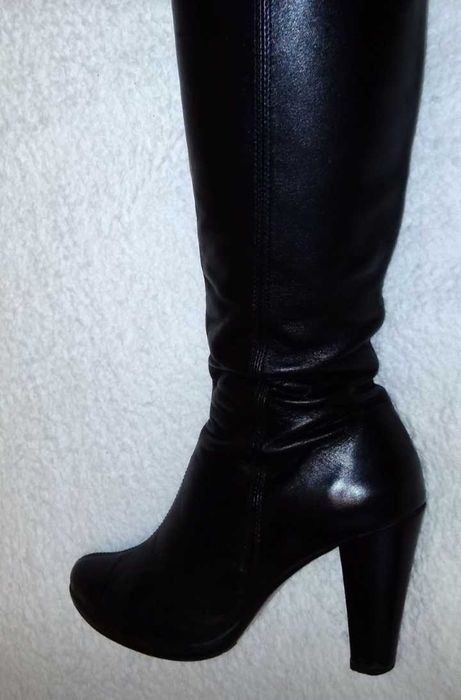 Демисезонные сапоги.