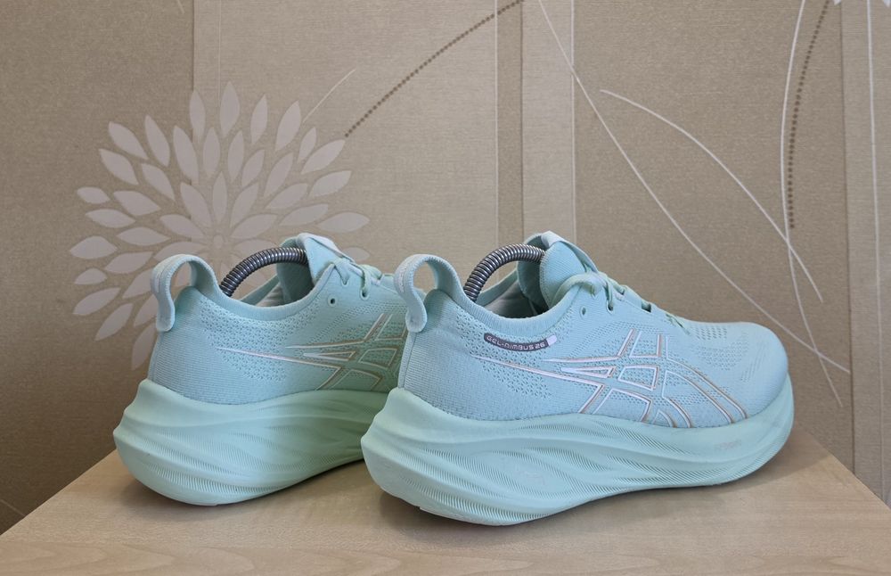 Бігові кросівки Asics Gel-Nimbus 26 оригінал розмір 41.5