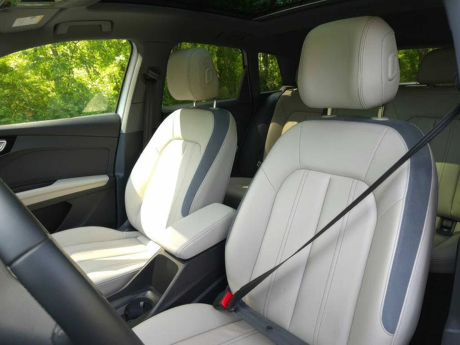 Audi Q4 e-tron quattro Premium 55      2024