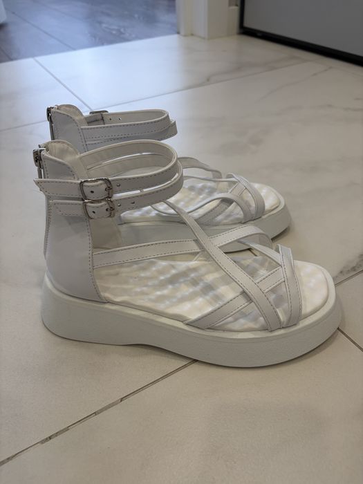 Босоніжки білі 37 розмір