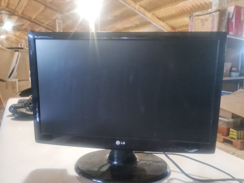 LG flatron w2443s