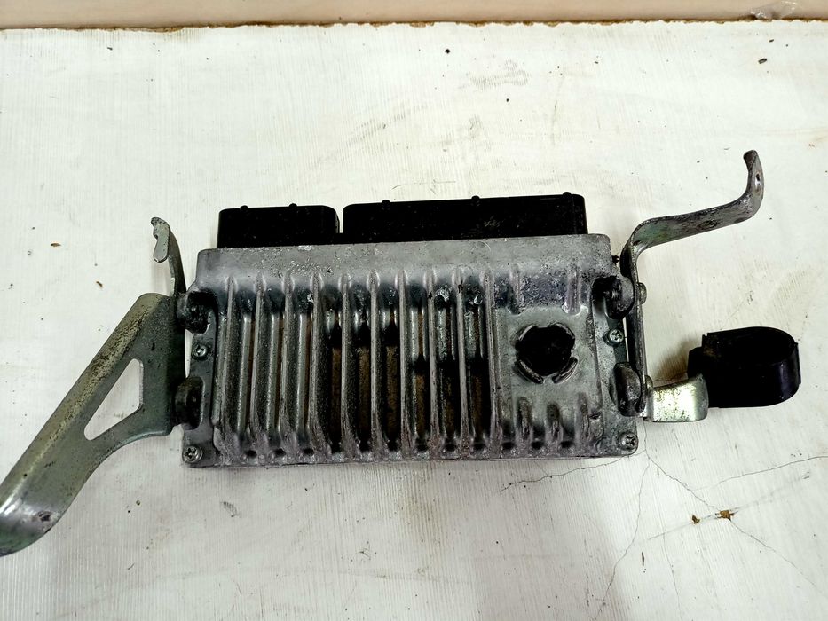 Toyota Auris 2 II sterownik silnika komputer ECU 1.6 benzyna oryginał