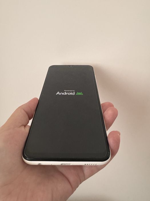 Продам смартфон Samsung Galaxy A13 (білий) телефон