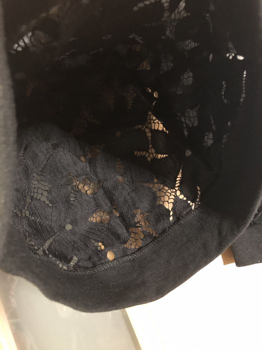 Czarny gładki sweter w koronkę M/L