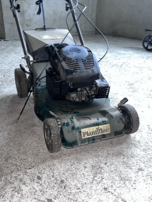 Продам газонокосарку