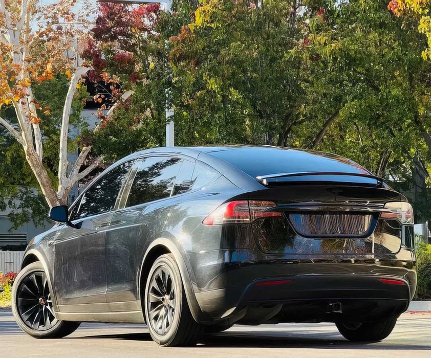 Tesla Model X 75D      2017