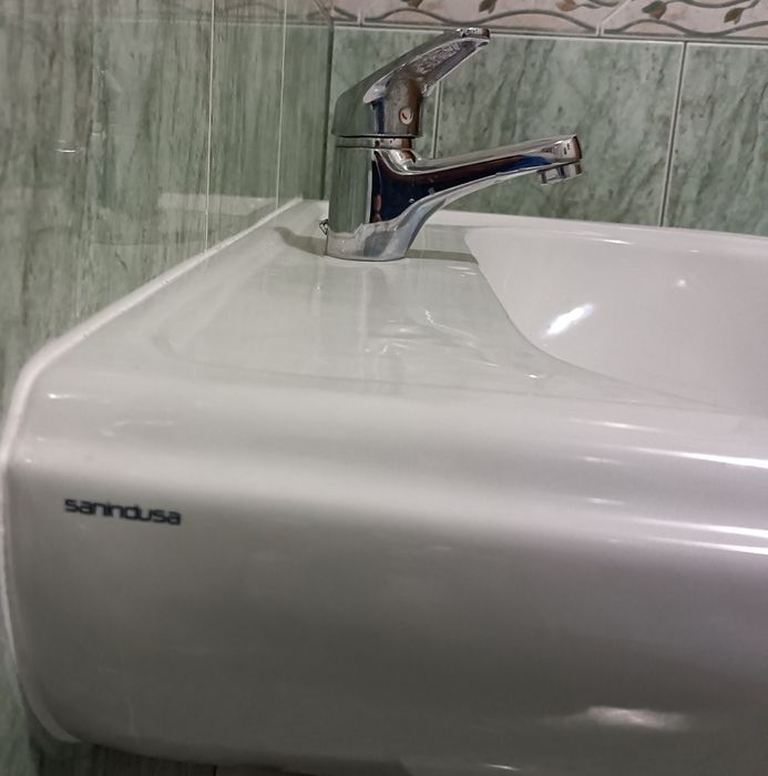 Lavatório com coluna