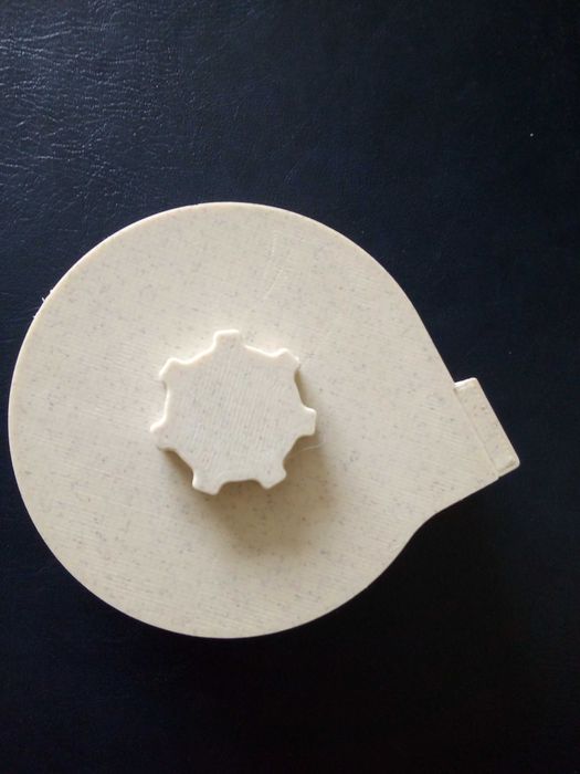 Dyspenser do taśmy na naklejki strzeleckie