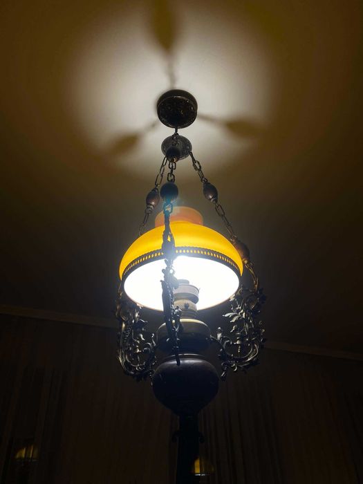 Antyczna lampa sufitowa w stylu secesyjnym