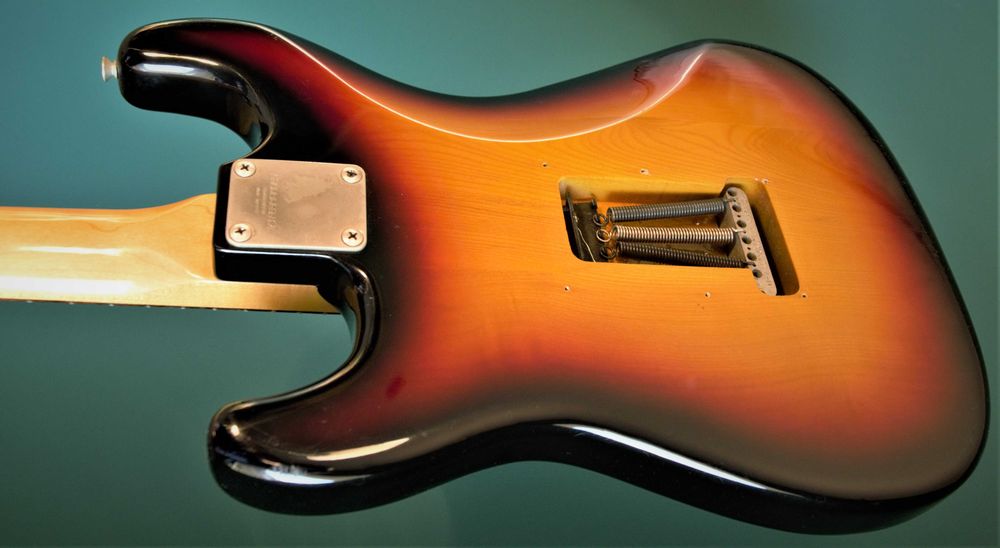 stratocaster FERNANDES FST65 made in japan 1981