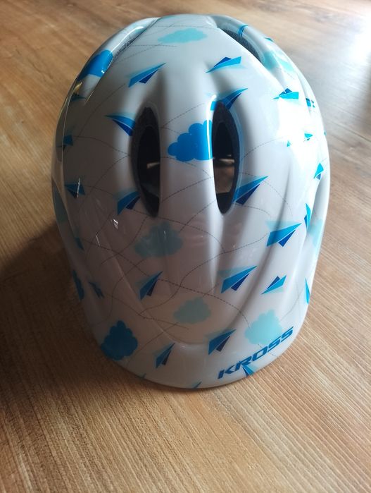 Dziecięcy kask rowerowy.