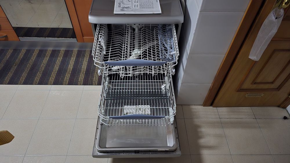 Maquina lavar loiça Ariston AVARIADA