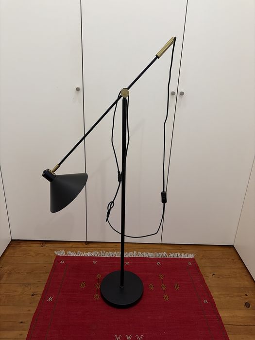 Candeeiro de Pé Moderno Preto/Dourado - Ótimo Estado - 30€