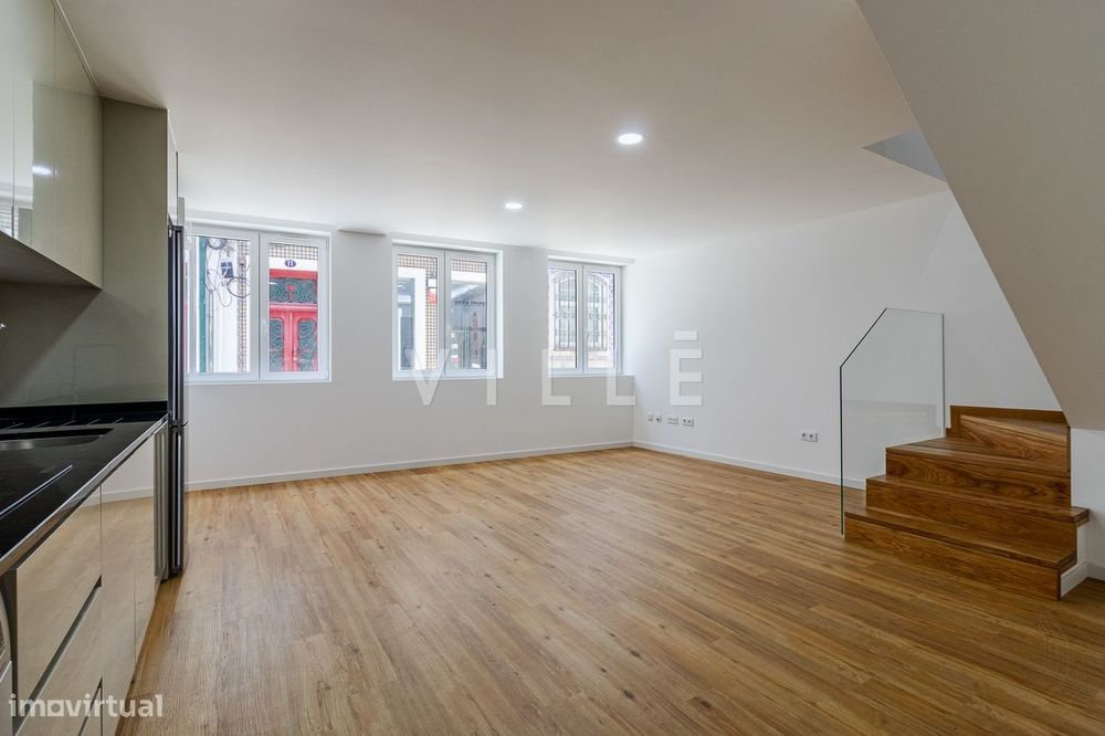 Duplex Two-Bedroom Apartment with Independent Entrances