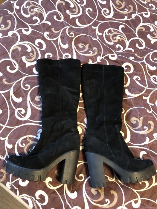 Продаються жіночі чоботи  NEW TREND! Матеріал замш ! Розмір 38! В гарн