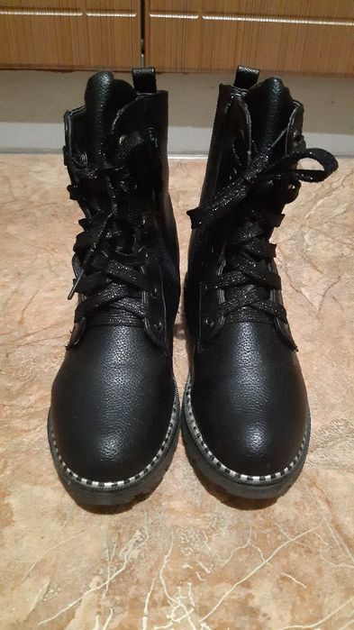 Чоботи туфлі осінні  35 рр дівчинці