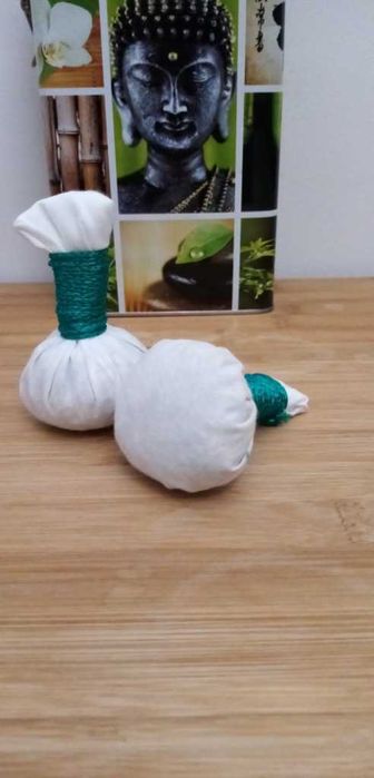 Ajurwedyjskie stempelki do masażu ciała, relaks