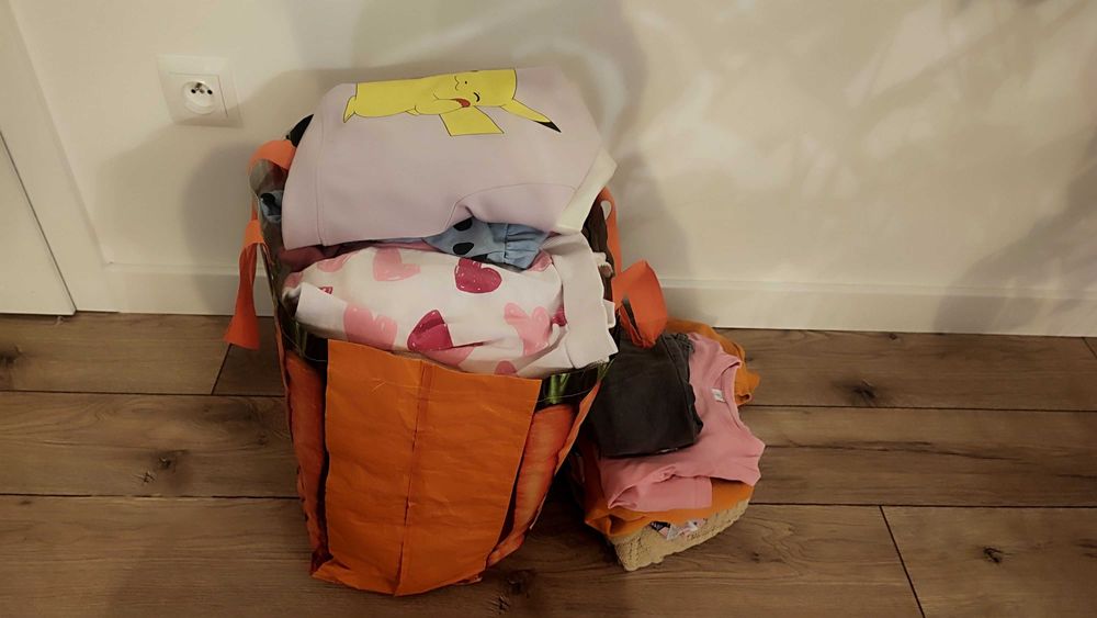 Ubrania 104 dziewczynka