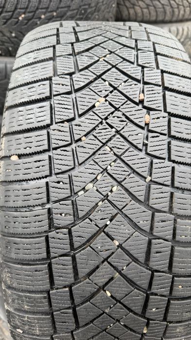 255/50/19 Pirelli  Ice Zero