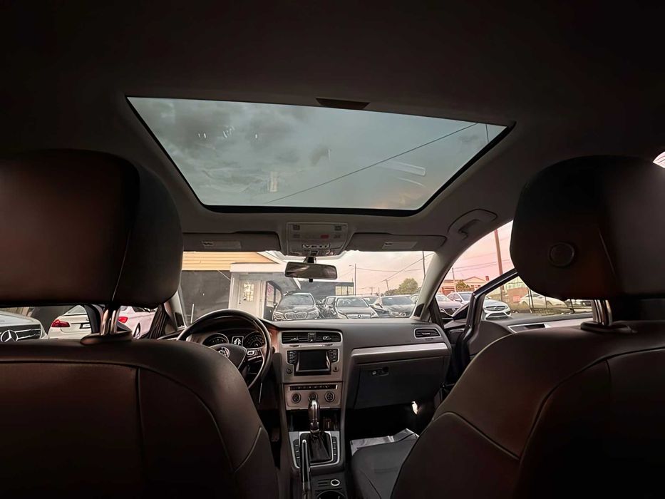 Volkswagen Golf      2015