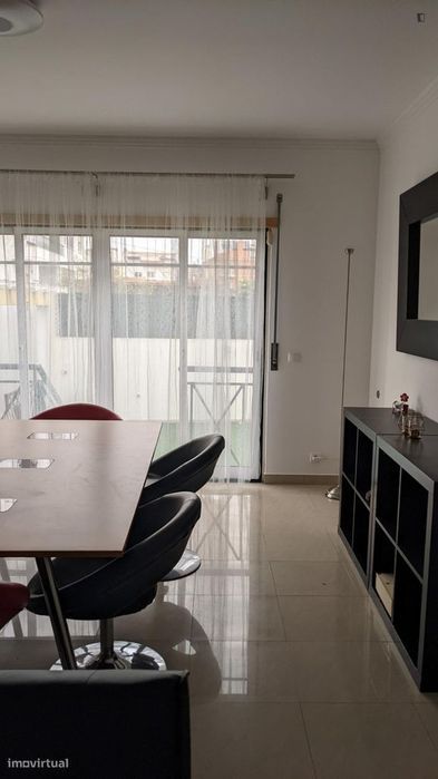 Quarto - localizado em Carcavelos Lisbon