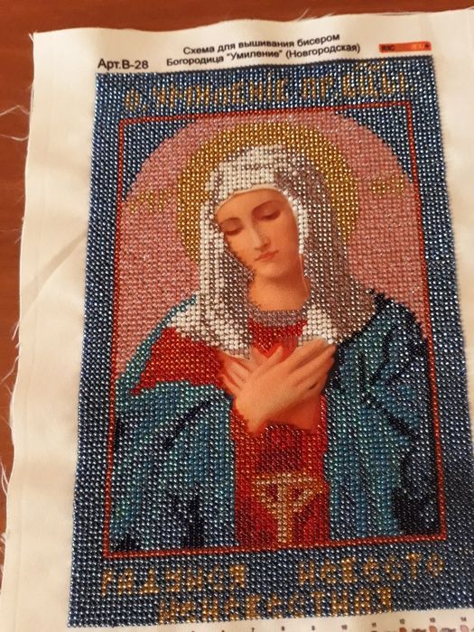 Картина вышитая бисером без рамки.