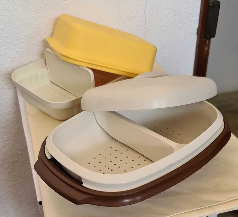 2 New Tupperware Containers441035286276352000