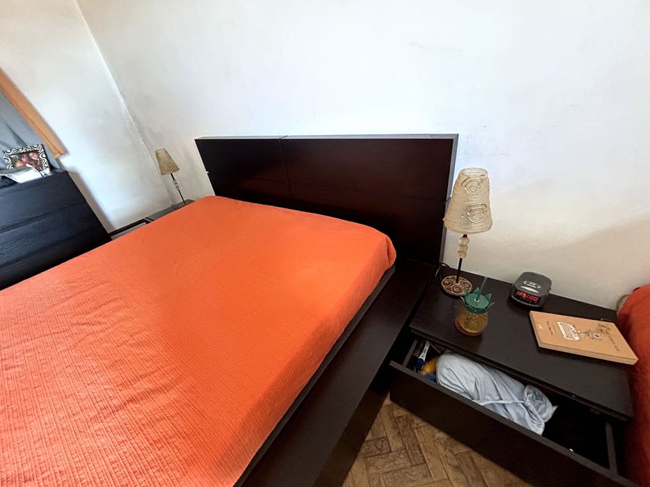 Cama Casal, colchão e duas mesas cabeceira