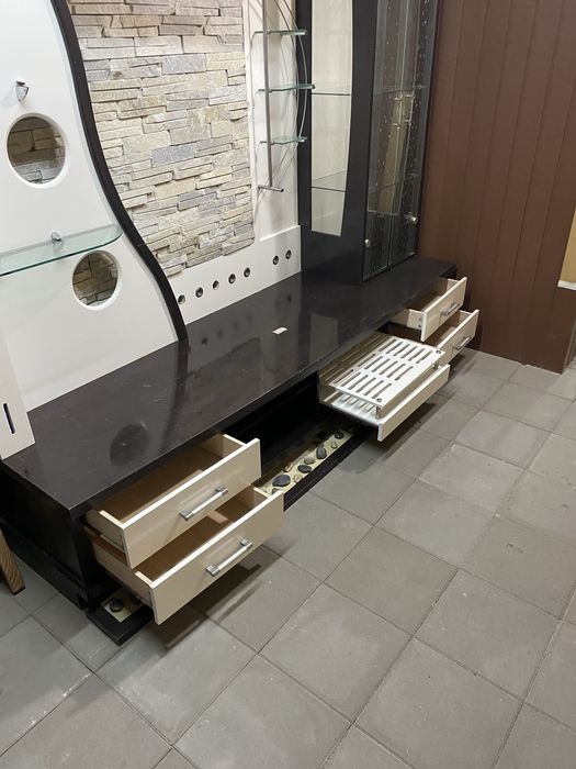 Стінка з підсвіткою