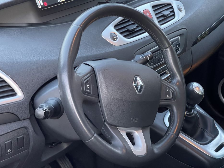 Разборка шрот запчасти меган 3 сценік 3 сценик