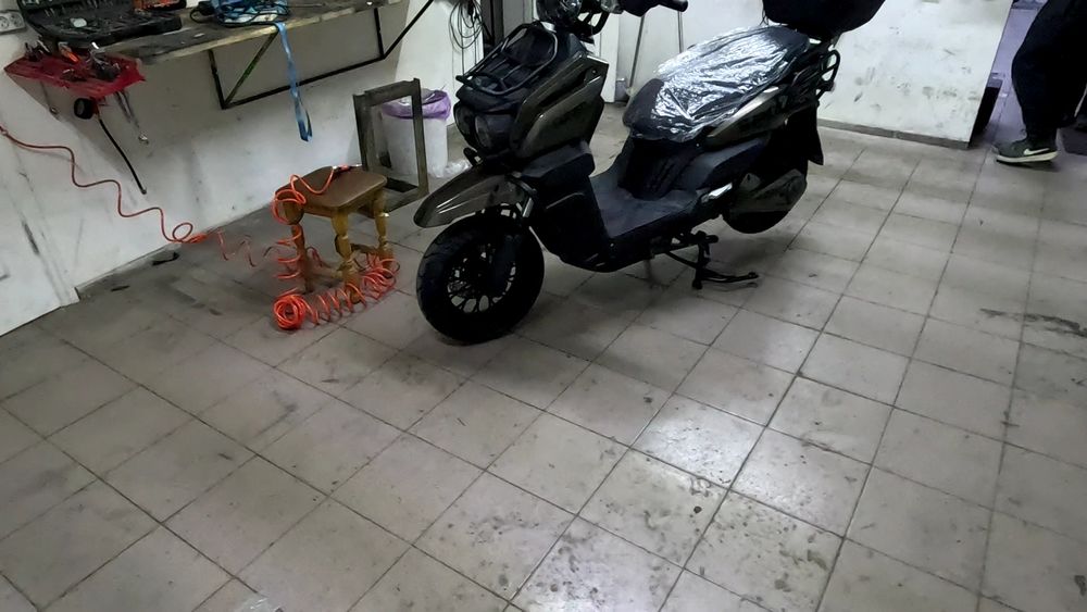 Продам  електроскутер без акумулятора або зі збіркою під ваші потреби