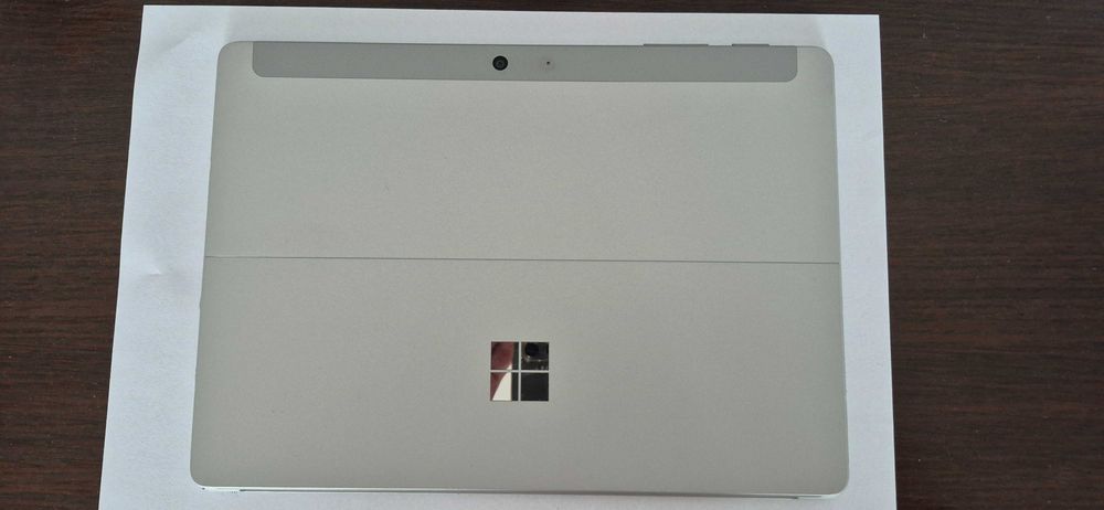 Surface Go 3 11 FHD i3-1010Y 8GB RAM 128SSD plus etui UAG