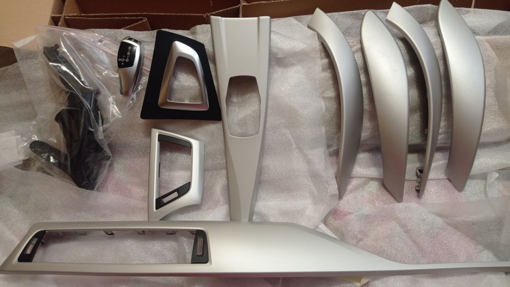 Элементы салона автомобиля БМВ